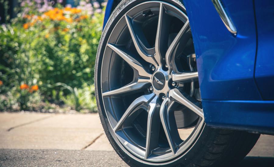 Колеса Genesis G70 2.0T 2018 года  (NA) (фото 14 из 44)